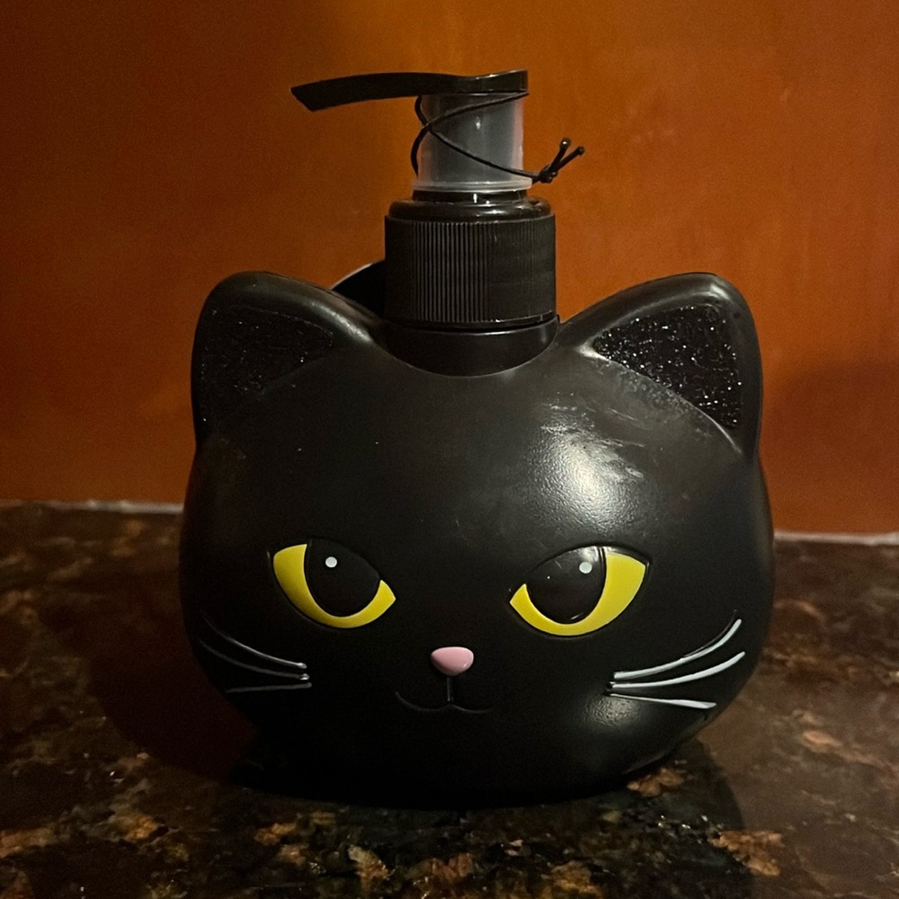Halloween Black Cat Soap Dispenser-Apple/Cinnamon.
